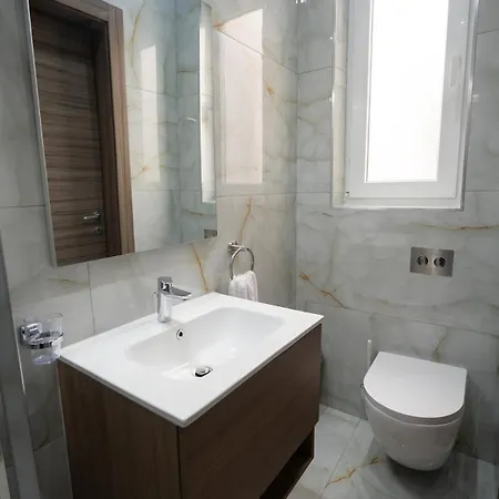 Spacious With Comfort & Terrace