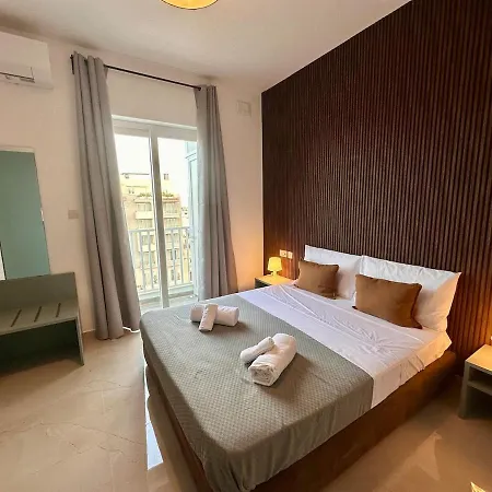 Spacious With Comfort & Terrace Appartement *