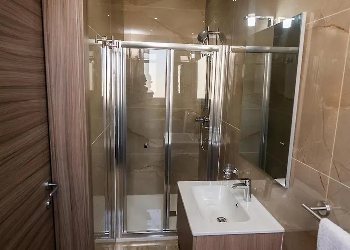 Spacious With Comfort & Terrace *