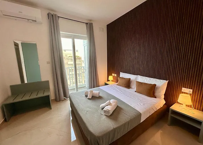 Spacious With Comfort & Terrace Daire *