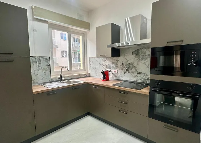 Spacious With Comfort & Terrace Daire *