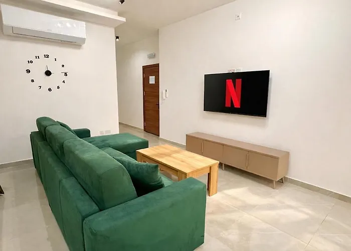 Spacious With Comfort & Terrace Apartment *